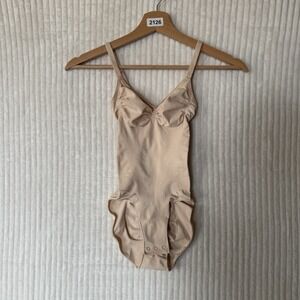 SKIMS Seamless Sculpt Brief Bodysuit Sand Beige Women's Size Small NWOT $72